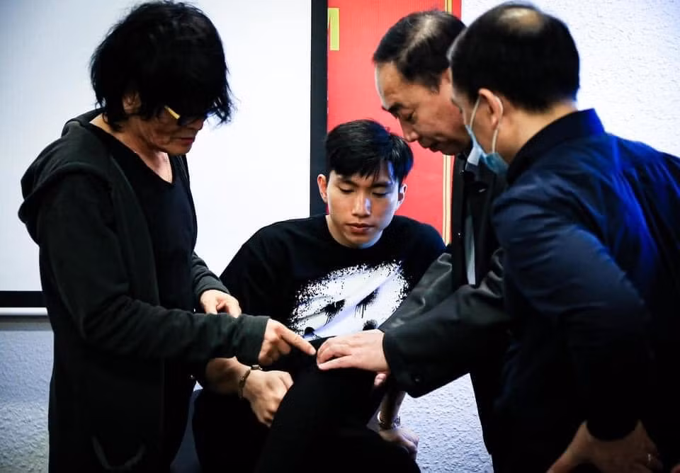 Thông tin từ CLB Hà Nội, nếu mọi thủ tục thuận lợi, rất có thể Văn Hậu sẽ sang Hàn Quốc phẫu thuật.