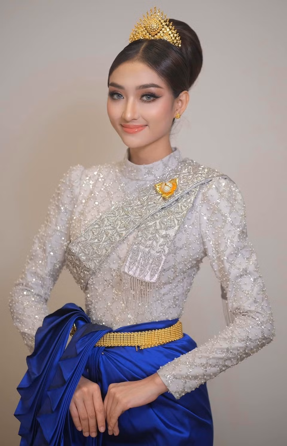 Theo tìm hiểu, người cầm bảng tên, dẫn đầu đoàn thể thao Campuchia đó là Pich Votey Saravody.