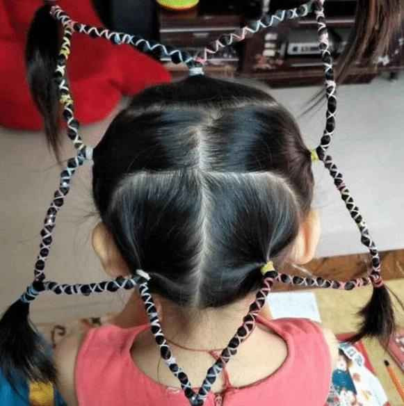 Thế mới thấy, người mẹ nào cũng có cách riêng để thể hiện tình yêu thương dành cho con mình và mỗi người mẹ như vậy đều thật đáng khâm phục.