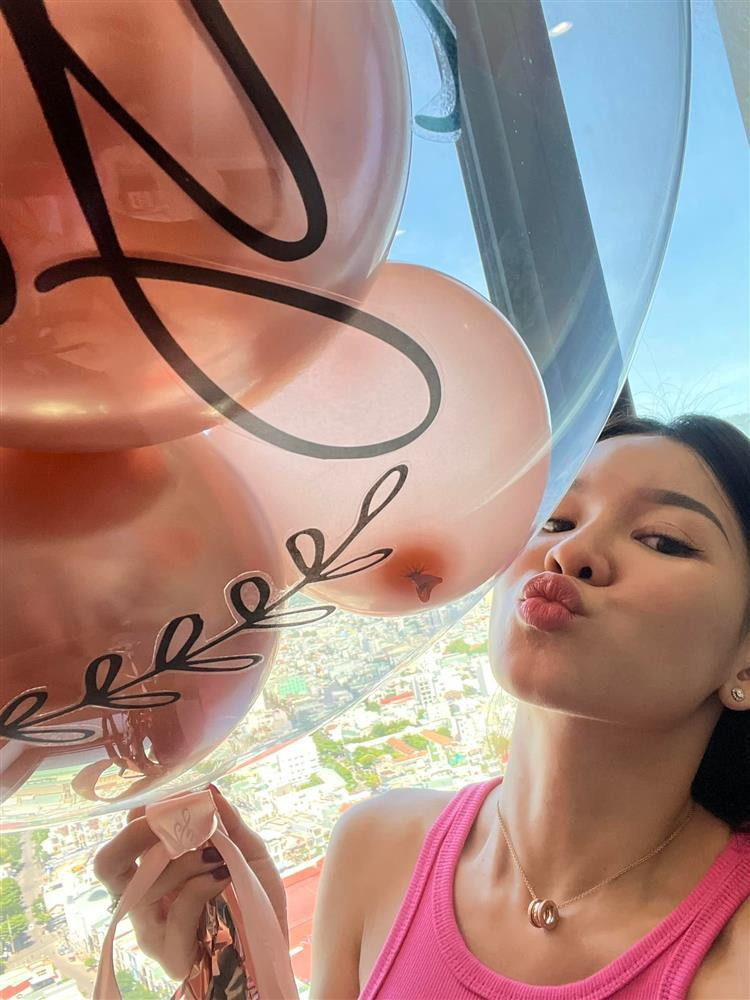 Văn Lâm và bạn gái cũng tuyệt đối nói "không" với việc chia sẻ hình ảnh đối phương trên mạng xã hội.