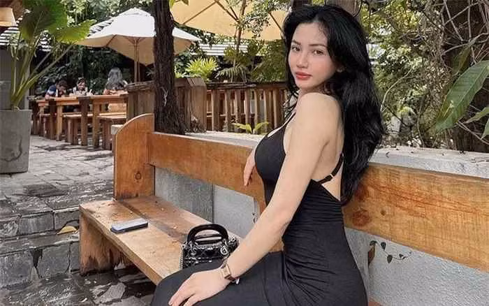 Có thể nói, Hà Hoàng thực sự là một trong những "cực phẩm phòng gym" tại Việt Nam và cô từng được báo Trung hết lời khen ngơi.