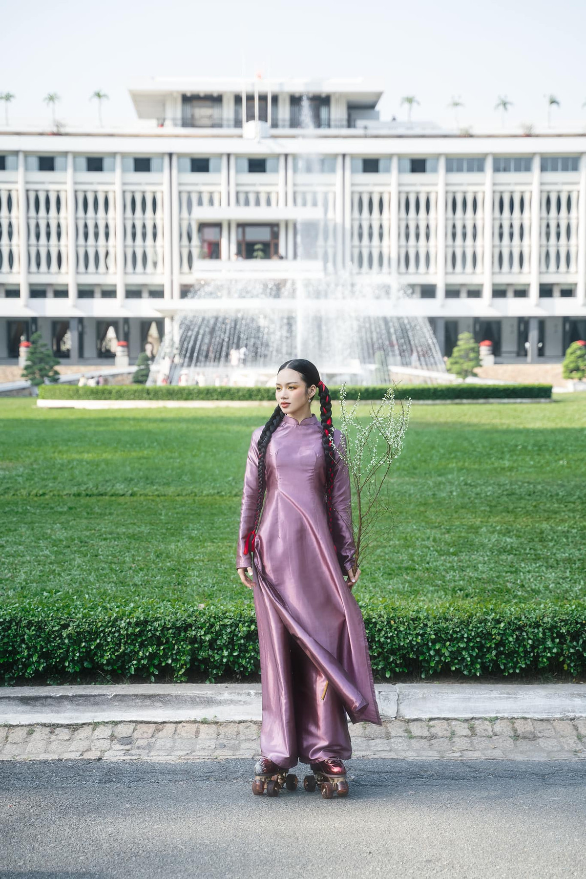 Vượt qua những ngày tập luyện cùng giày trượt patin trầy trật để trở thành một roller girl chính hiệu, đưa hình ảnh của mình đến gần hơn với netizen, nhất là hội Gen Z.