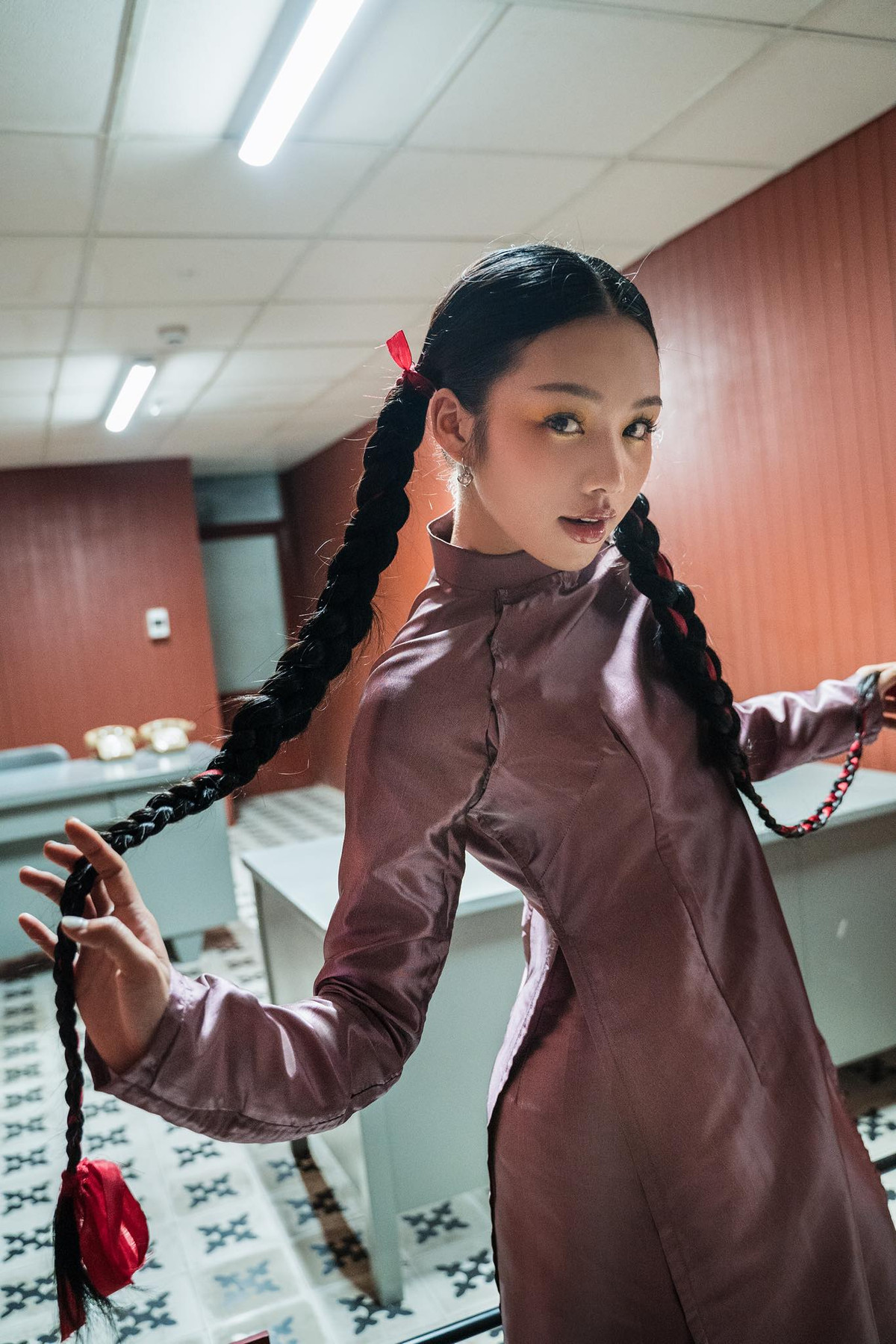 Giana bày tỏ: "Tết hiện đại khác tết xưa vì có nhiều thứ thay đổi hoặc mất đi. Tuy nhiên, ý nghĩa của dịp lễ tết, sự đoàn viên vẫn luôn được các thế hệ chung tay giữ gìn".