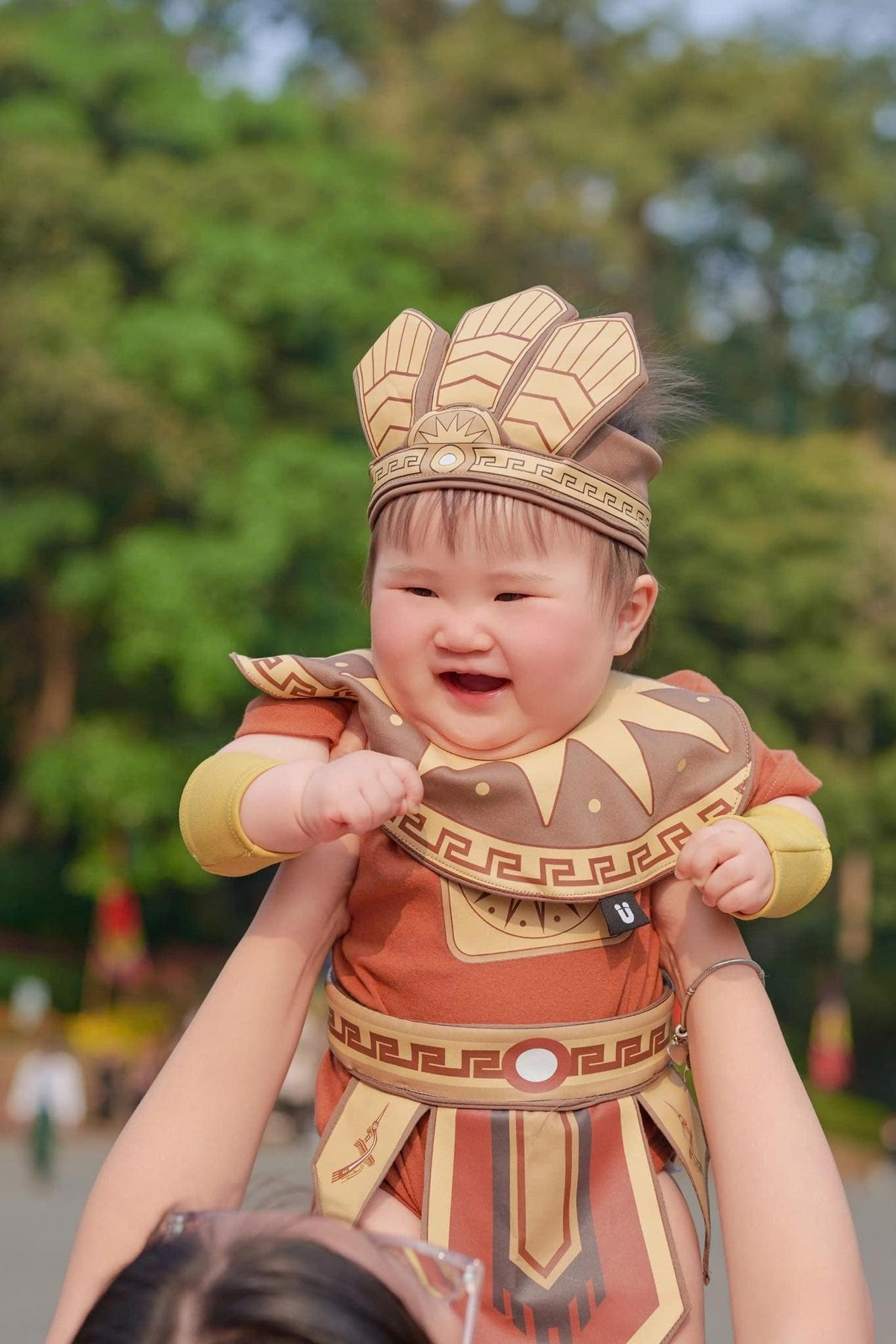 Đây chính là món quà ý nghĩa mà mẹ Phương muốn dành tặng cho con gái, một món quà không chỉ về hình ảnh mà còn về niềm tự hào dân tộc.