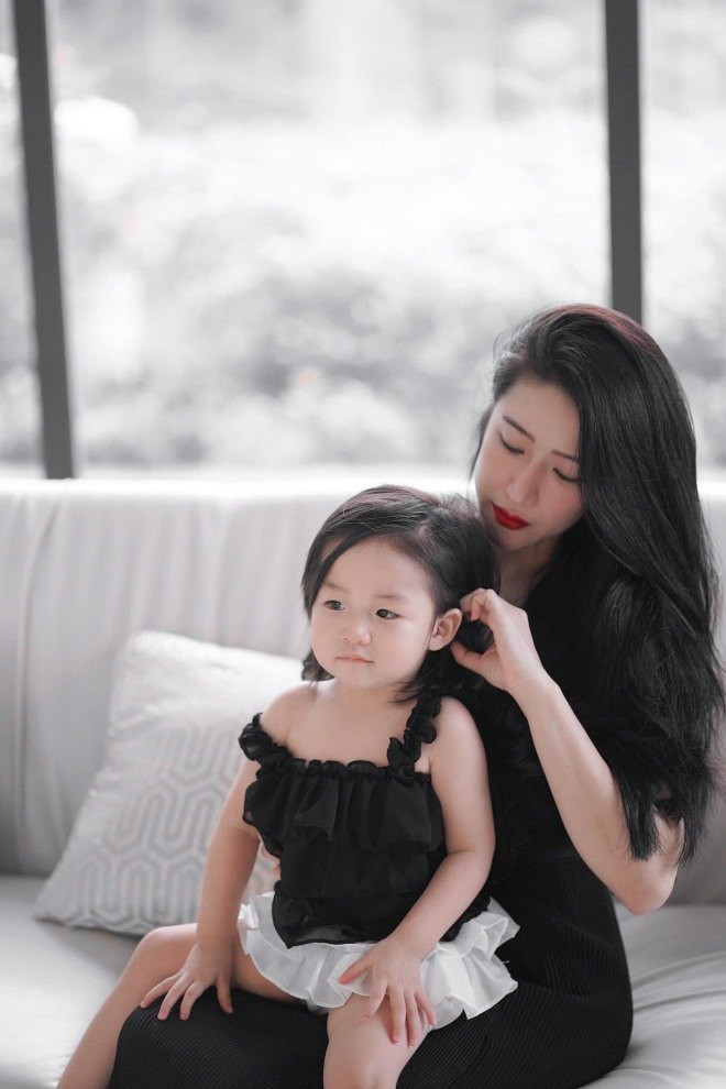 Dù bận rộn với việc kinh doanh và chăm con nhưng bà mẹ 1 con Vân Navy vẫn khiến nhiều khán giả trầm trồ vì vóc dáng nuột nà.