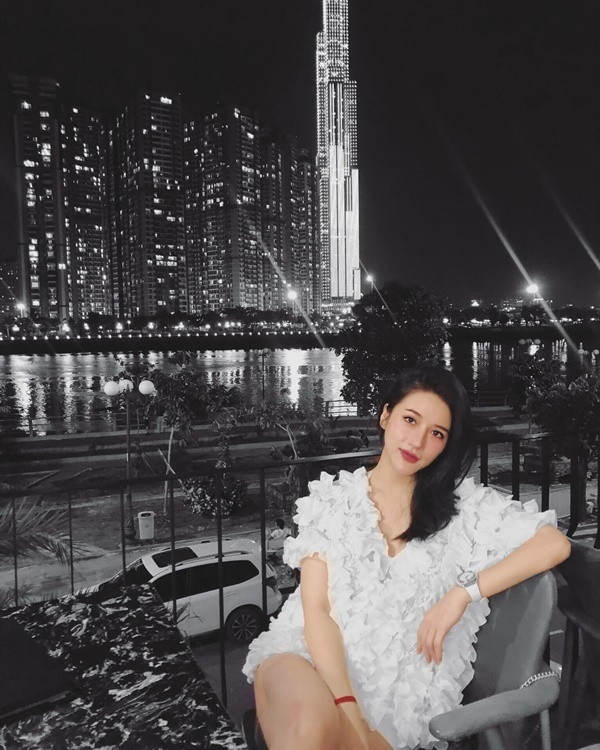 Nhiều người hâm mộ cũng nghi vấn về việc Vân Navy "trùng tu", trước thắc mắc này mỹ nhân Hà thành cũng thừa nhận mình đã "dao kéo".