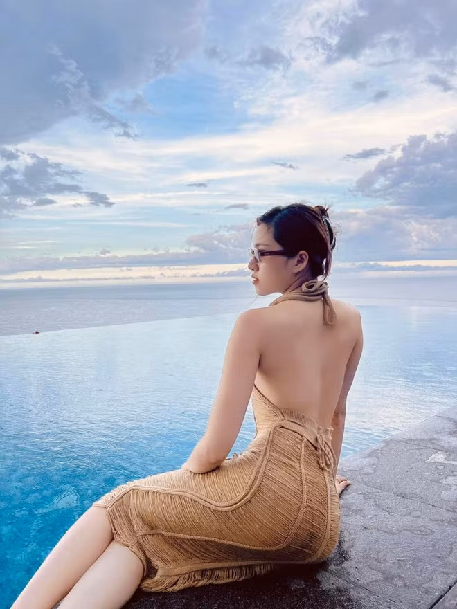 Thanh Thanh Huyền từng đỗ Thủ khoa của ngành Kinh doanh Thương mại, Đại học Nha Trang. Khi bước chân vào nghề MC, cô nàng từng gây sốt khi dẫn chương trình nói trôi chảy 3000 chữ song ngữ không cần kịch bản.