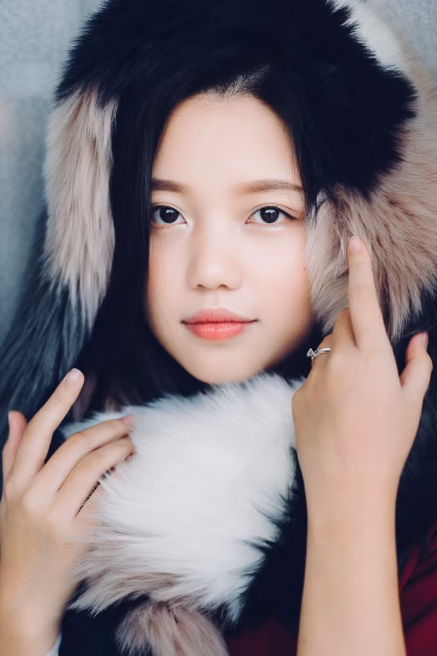 Cô Ánh Thơ được sinh viên yêu mến mệnh danh "cô giáo thiên thần" bởi không chỉ sở hữu nhan sắc xinh đẹp mà còn có profile siêu đỉnh.