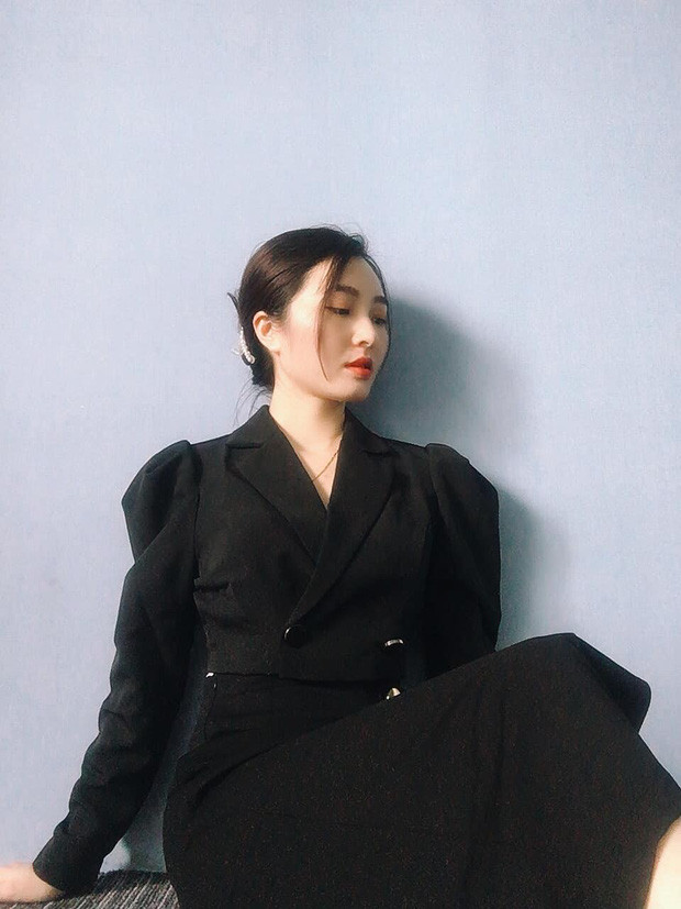 Trường hợp của cô giáo Xoài không phải lần đầu tiên xuất hiện. Trước đó thì Minh Thu - một giáo viên Vật Lý cũng đã "đá sân" từ dạy học sang "chạy bo" trong PUBG Mobile.