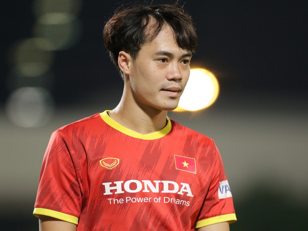 Việc bị thay đổi họ này khiến Văn Toàn cũng phải cạn lời. Trên Instagram, anh cũng phải cảm thán: "Bực thế nhỉ?".