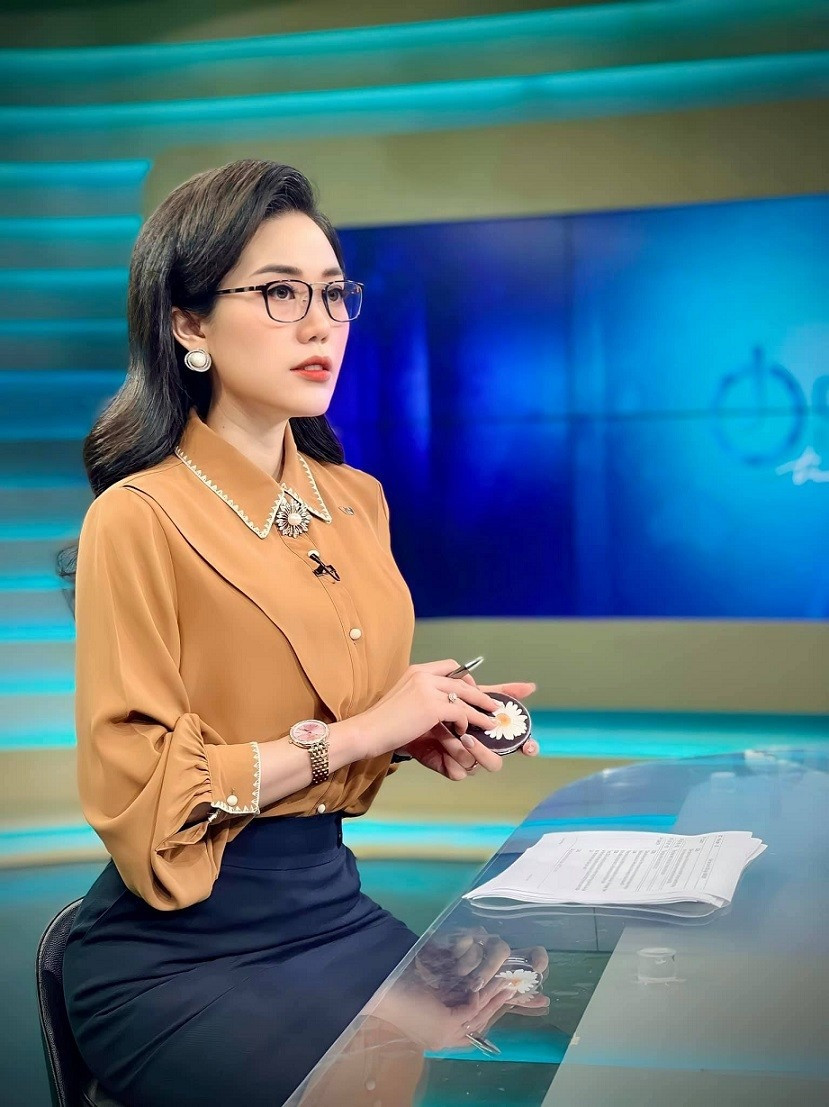 Tại một buổi phỏng vấn khác, nữ MC sinh năm 1989 từng thẳng thắn nói rằng: "Kinh nghiệm là đừng ngại thay đổi câu từ, lỡ nói chệch đi thì cũng không sao. Lúc đó, thay vì cuống lên, hãy thật bình tĩnh, dừng lại một chút và trình bày theo cách bạn hiểu".