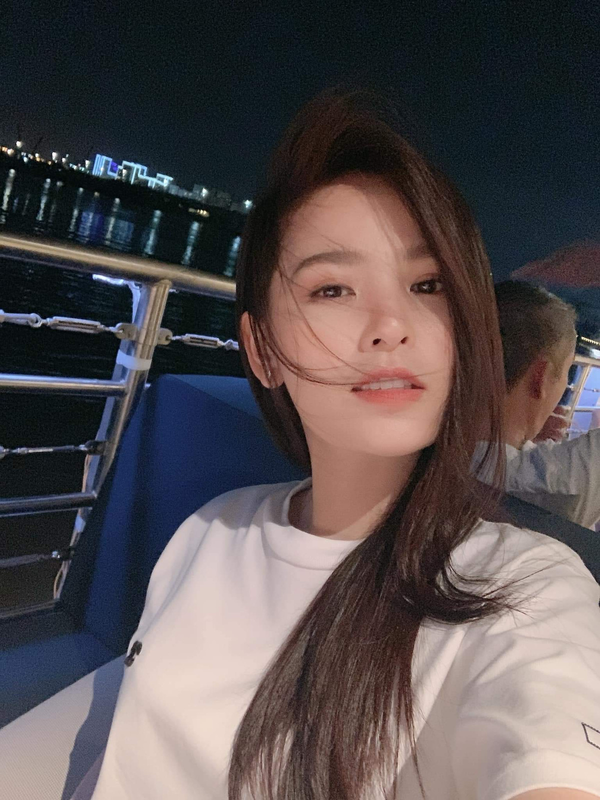 Sau ồn ào, nữ diễn viên khóa tài khoản mạng xã hội. Nửa năm sau mới mở lại trang cá nhân.