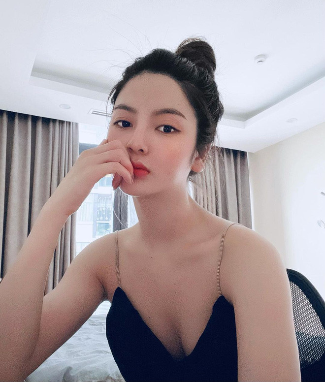 mới đây, bạn gái tin đồn Quang Hải lại bất ngờ có động thái khá rõ ràng, khiến hội hóng hớt nghĩ ngay đến chàng cầu thủ.