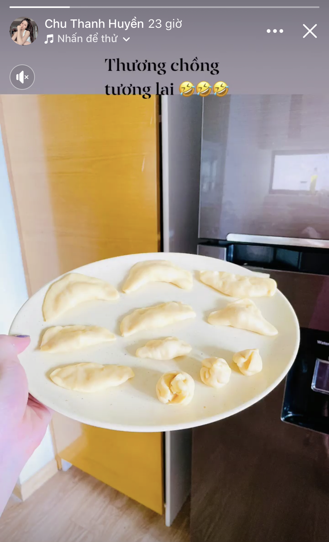 Trên "mặt trận" Facebook, Chu Thanh Huyền cũng đăng bức ảnh y hệt nhưng caption lại là thả thính kiểu khác.