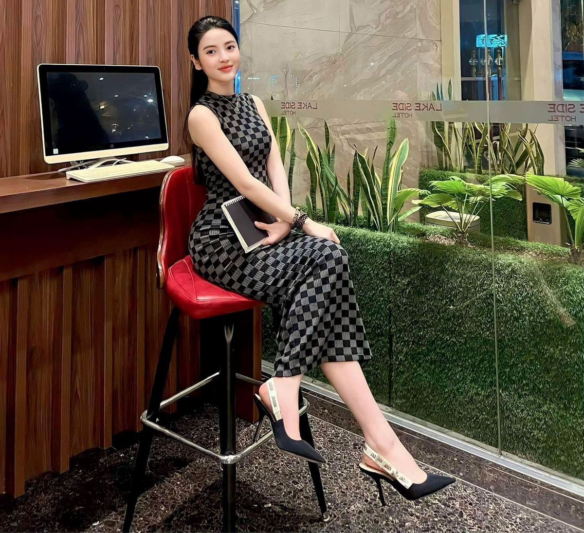 Thanh Huyền hiện đang kinh doanh online các sản phẩm mỹ phẩm nên cô cũng chăm chút ngoại hình rất kỹ càng.