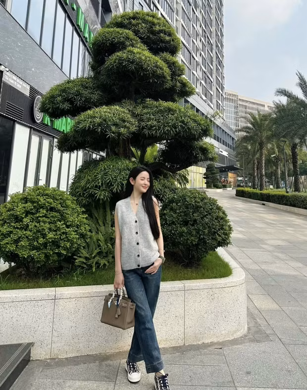 Chu Thanh Huyền và Quang Hải đã có hơn 2 năm hẹn hò, sau không ít những sóng gió cặp đôi này đến nay vẫn tình cảm mặn nồng.