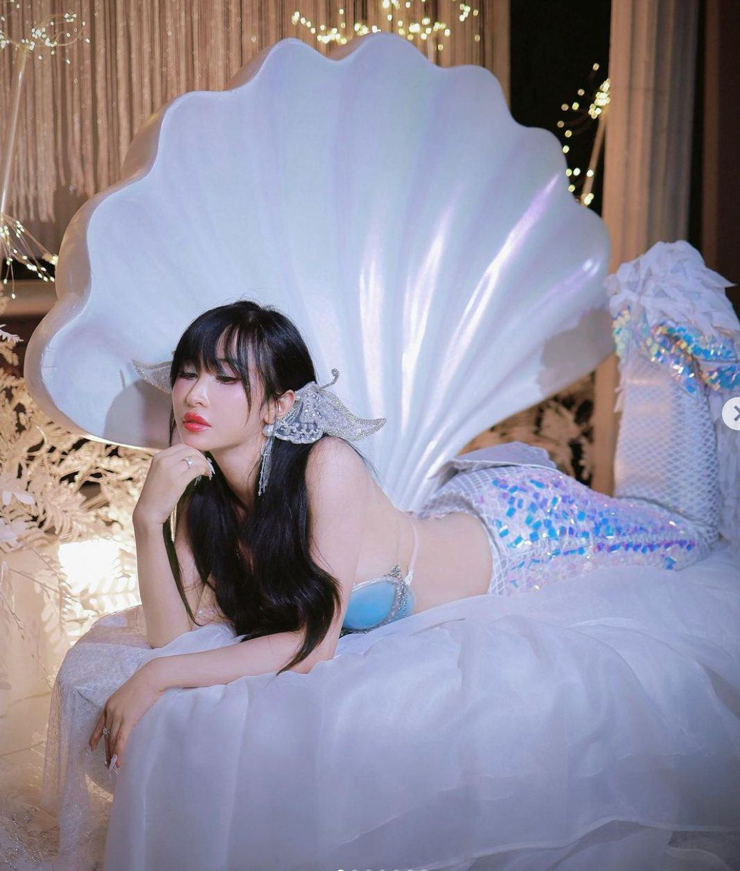 Diện những bộ cánh mới không chỉ để khoe lên trang cá nhân mà còn là cách giúp Mina Phạm lưu giữ nét đẹp của bản thân.