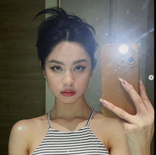 Nếu theo dõi Hàn Hằng nhiều người nhận ra, từ sau khi công khai với Huyme, cô nàng chăm chỉ khoe body nuột nà, hút mắt.