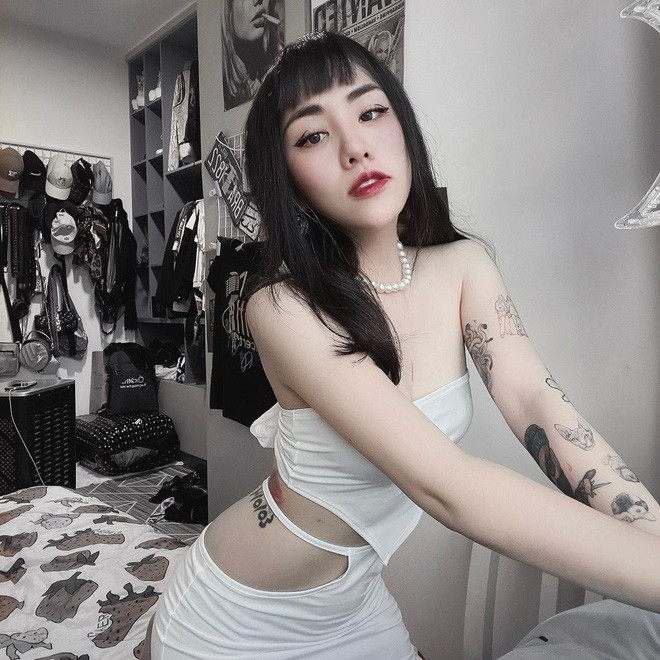 Hậu chia tay Đạt G, Du Uyên càng ngày càng cuốn hút hơn. Bên cạnh việc tập trung cho công việc thì nữ ca sĩ còn có niềm đam mê đặc biệt với việc tập tành, khoe dáng xịn.