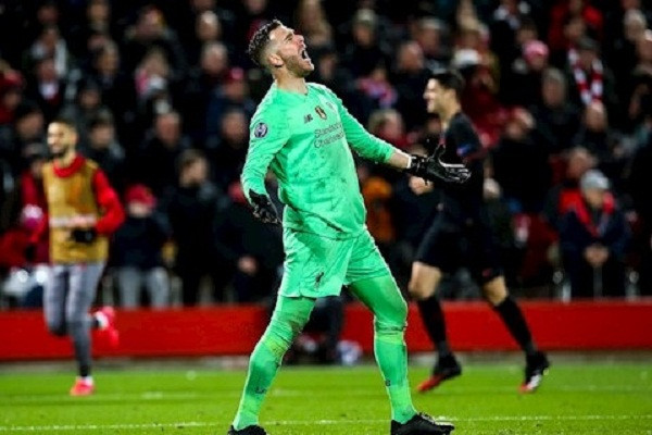 Adrian se bi Liverpool trung phat tan nhan hon Karius