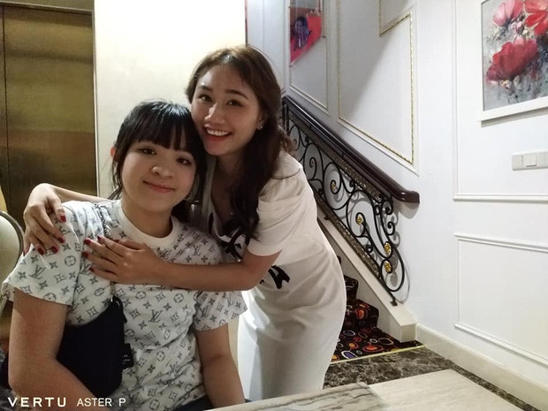 Trong đó, nàng dâu thứ của bà Nguyễn Phương Hằng là Phương Thảo là nhân vật gây chú ý gần đây vì cô mới lộ diện và có phần thoải mái trên MXH hơn so với dâu trưởng Quế Long.