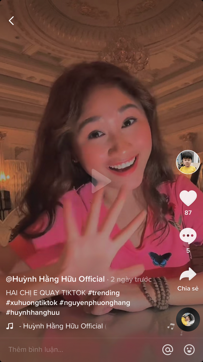 Mới đây, netizen phát hiện ra Huỳnh Hằng Hữu - "quý tử" nhà bà Phương Hằng đăng rất nhiều clip khoe chị dâu lên TikTok, phần nào hé lộ mối quan hệ tình cảm của các anh chị em trong nhà.