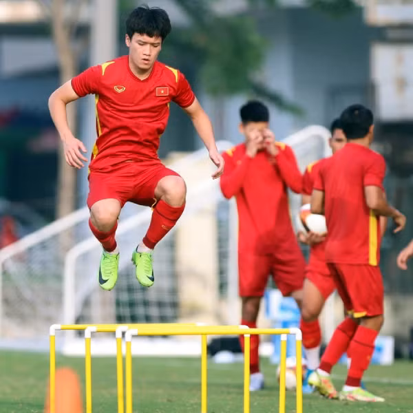 Hiện tại, cầu thủ Hoàng Đức đang cùng với U23 Việt Nam thi đấu tại SEA Games 31 để bảo vệ tấm huy chương vàng ở môn bóng đá nam. Tuy nhiên, anh vẫn khiến dư luận xôn xao bởi chi tiết thể hiện tình cảm với bạn gái dù cả hai đang phải cách xa.