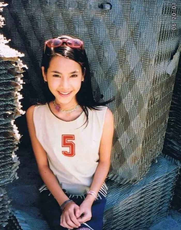 Tuy nhiên, sắc vóc trẻ trung ở tuổi U40 khiến Bebe vẫn hút hơn 2 triệu người theo dõi trên MXH.