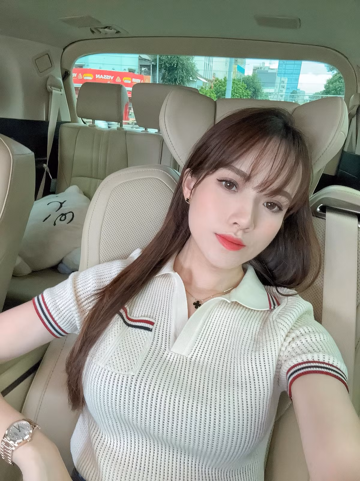 Tuy nhiên so với dàn diễn viên trong phim, Chi Hoa lại có phần chững lại, không tiếp tục phát triển theo đuổi con đường nghệ thuật. Cô lựa chọn ở ẩn một thời gian, thích cuộc sống không ồn ào.