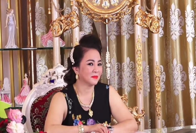 Ở một diễn biến khác, ngoài việc đòi tiền thay cho Hồ Văn Cường, bà Phương Hằng cũng đã có liên tục 2 lần nhắc tên đến tỷ phú Hoàng Kiều.