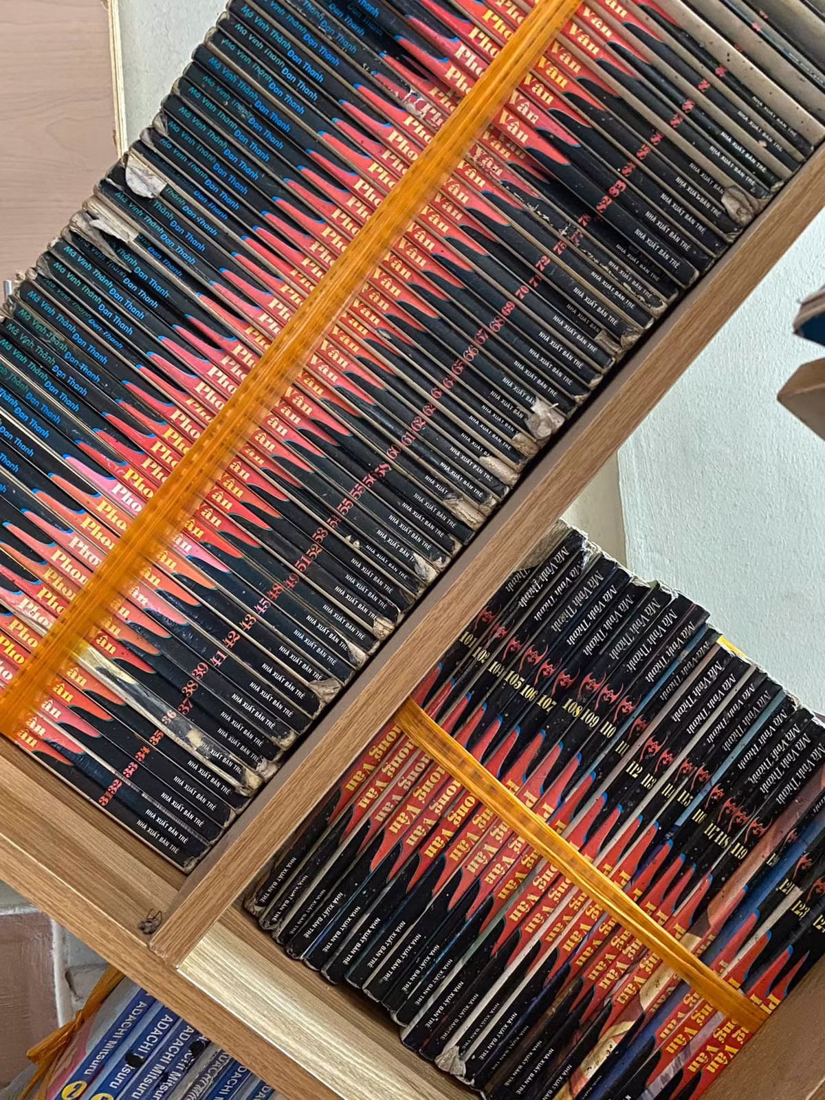 Nguyên nhân của sự ngăn nắp trên cũng được Thanh Pham giải thích do góc hoài niệm của mình thường xuyên được lau dọn và sắp xếp cẩn thận.