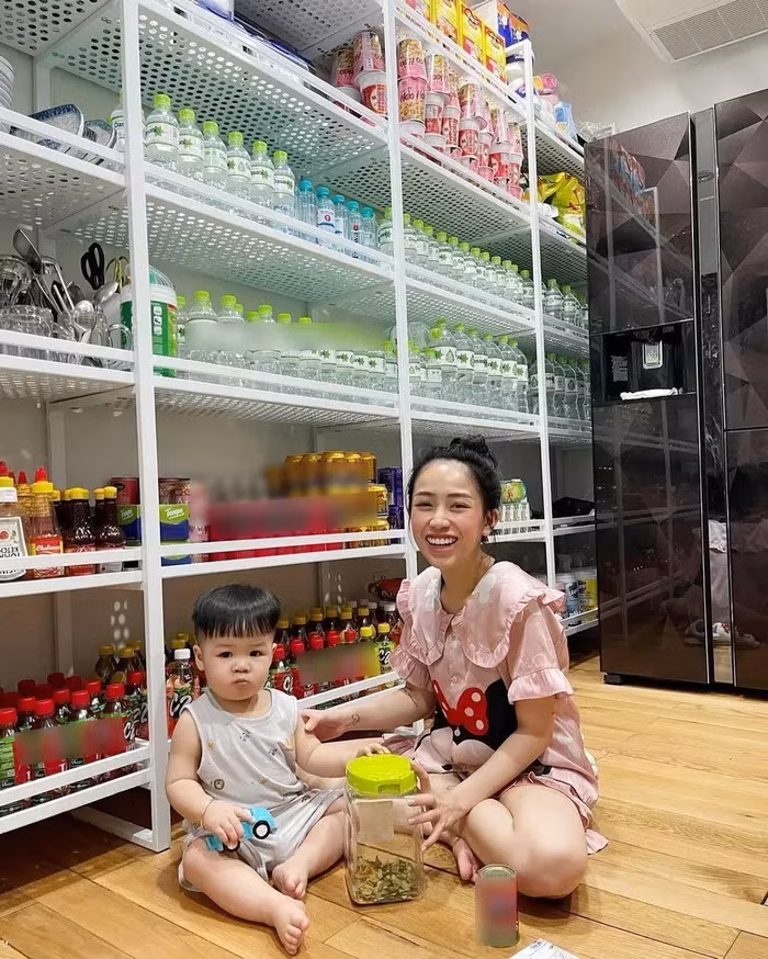 Lí do người bán gửi tặng bánh cho Joyce Phạm vì họ rất yêu quý gia đình nhỏ của Joyce Phạm, nhất là bé Tít.