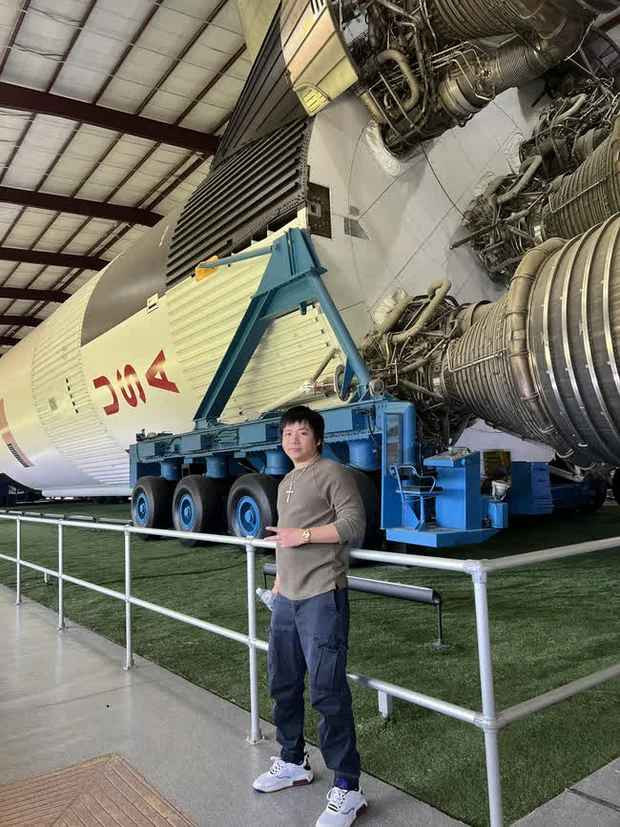 Nam Youtuber Khoa Pug từng tiết lộ, tổng toàn bộ chi phí cho việc cao lên 8cm này lên tới khoảng 5 tỷ đồng.