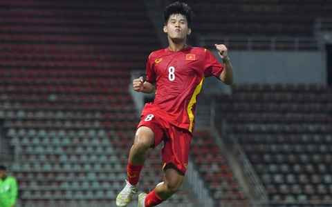 Long Vũ sở hữu chiều cao 1m70 khá khiêm tốn nhưng có khả năng kiến tạo, tạt bóng chuẩn xác. Anh từng lọt vào "mắt xanh" của cựu Giám đốc kĩ thuật VFF Jurgen Gede và góp mặt trong đội hình U17 Việt Nam.