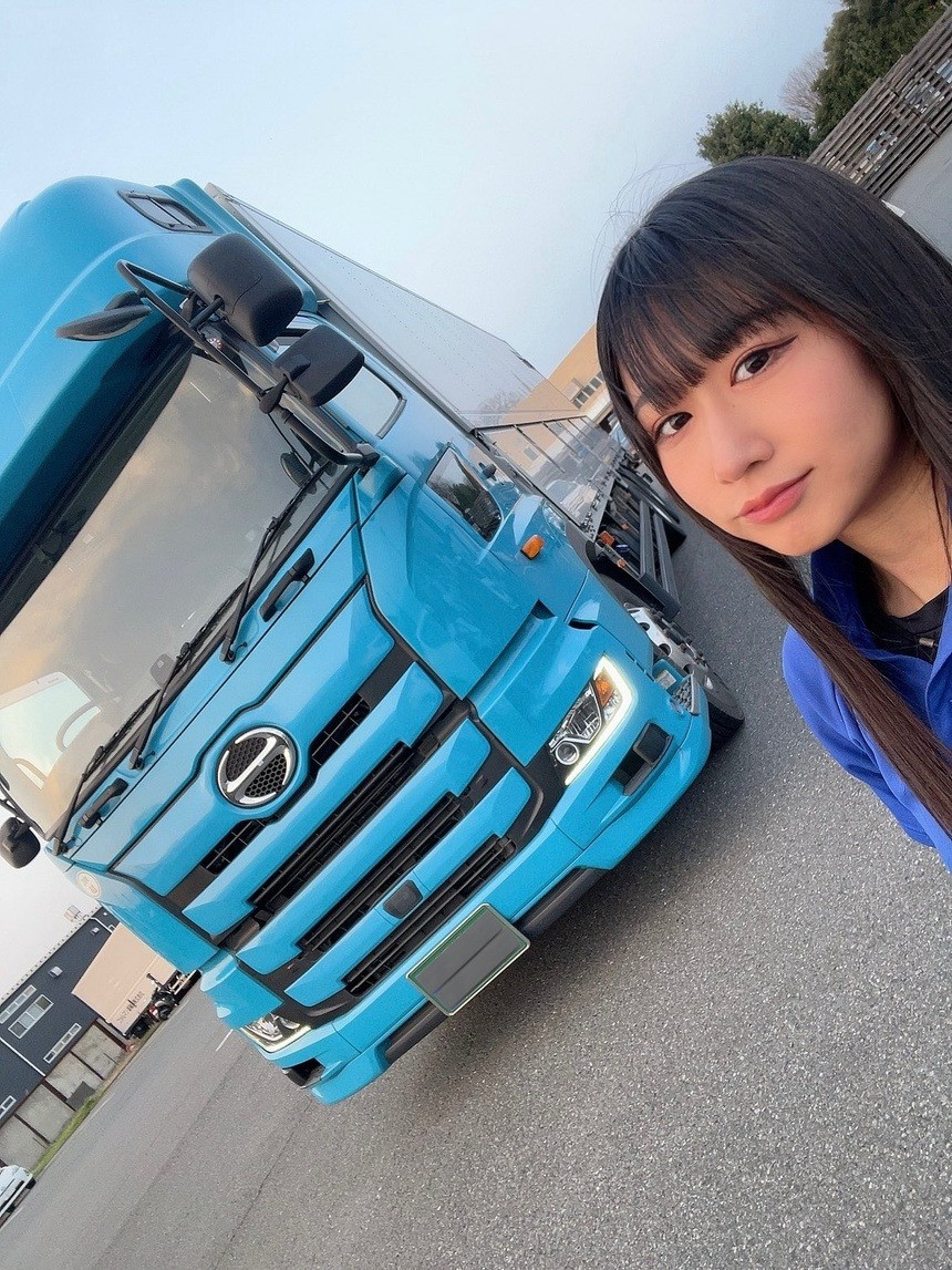 Từ năm 2020, Kana liên tục chia sẻ các video ghi lại trải nghiệm làm việc trong ngành vận tải, mang đến những góc nhìn chân thực về công việc hàng ngày.