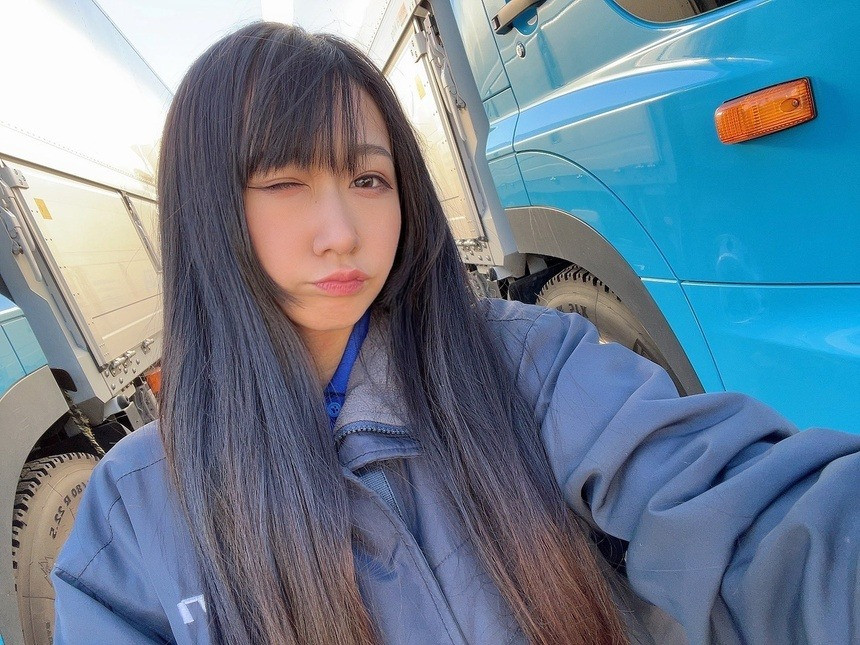 Kana truyền cảm hứng cho nhiều người trẻ tìm hiểu về ngành hậu cần thông qua kênh YouTube "Track Girl Kanachannel" hút hơn 245.000 người theo dõi.