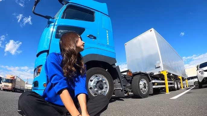 Kana cảm thấy ngành hậu cần rất hấp dẫn. Cô muốn thể hiện sức mạnh thể chất và lòng nhiệt huyết của mình khi đảm nhận công việc này.