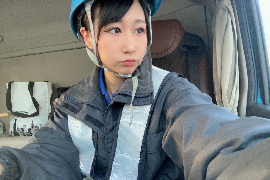 Cô gái nhỏ nhắn Kana (27 tuổi), cao 1,46 m, là tài xế xe tải đường dài suốt 6 năm qua.