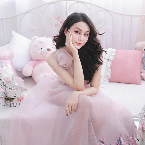 Trước Lương Mỹ Kỳ, câu chuyện về lên đồ đi ăn cưới quá "ô dề" chiếm sóng của cô dâu từng trở thành chủ đề tranh luận lớn của netizen.