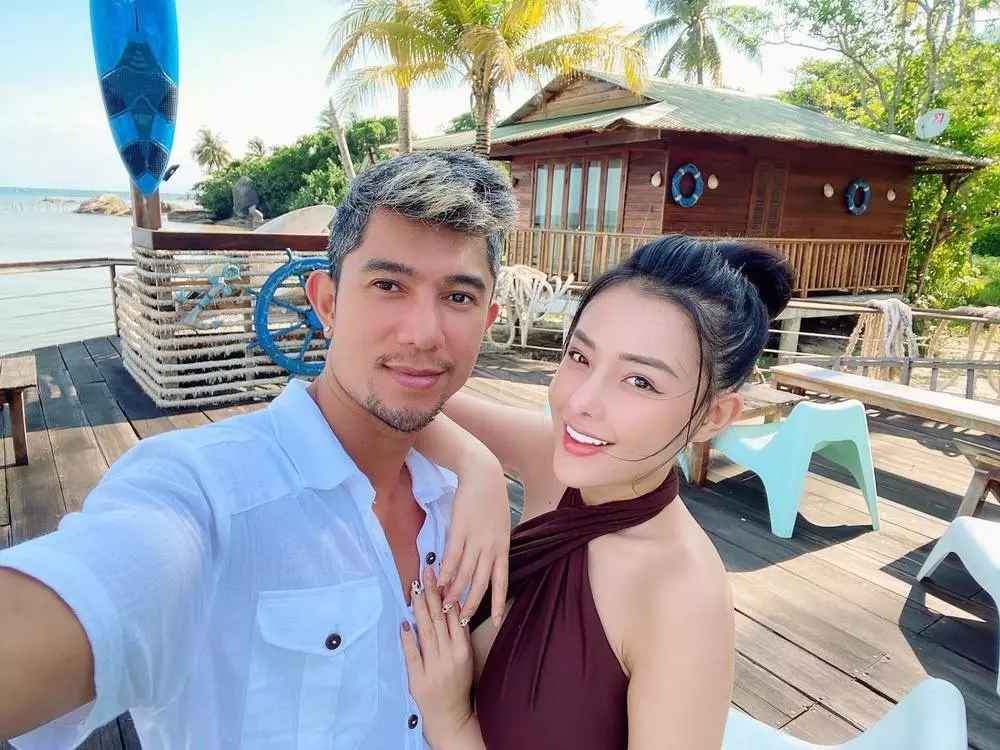 Ngân không thiếu tiền để nuôi con, nhưng mà Ngân muốn người chồng đó là phải lo cho con của Ngân hết. Đó mới đúng là một người cha, một người chồng, đối với Ngân thì nó như vậy", hiện tượng mạng đến từ Bình Định tâm sự.