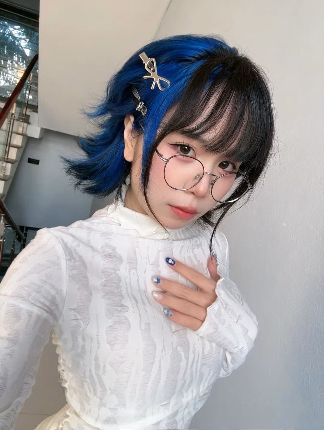 Sau gần 4 năm kể từ khoảnh khắc “debut” đấy, Mèo Simmy giờ đã lột xác 180 độ, khiến ai cũng phải ngỡ ngàng, ngơ ngác đến “bật ngửa”.