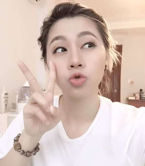 Trước đó, dù không ít lần xuất hiện bên nhau nhưng cả An Nguy và Alex chưa từng nhắc đến mối quan hệ của cả hai.