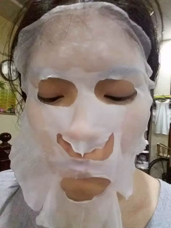 Thế nhưng chuyện phụ nữ đắp mặt nạ đã không ít lần khiến các cánh mày râu "hú hồn hú vía".