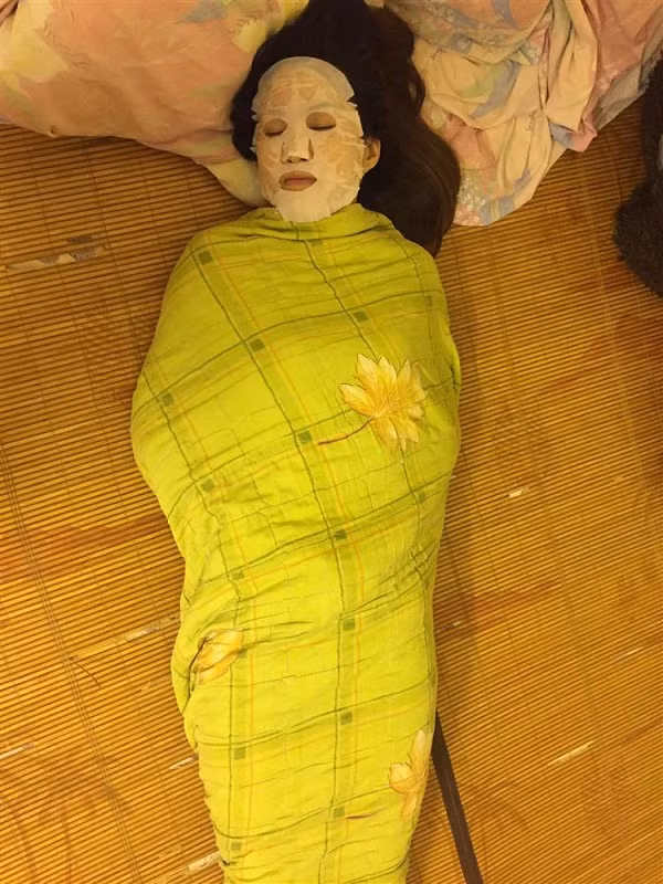 Trong tất cả các cách làm đẹp thì đắp mặt nạ có thể coi là phương pháp đơn giản, dễ dàng, tiết kiệm nhất nên được nhiều chị em phụ nữ lựa chọn.