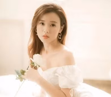 Một số người còn chúc rằng Midu sớm tìm được nữa kia như ý của mình trong một tương lai gần.