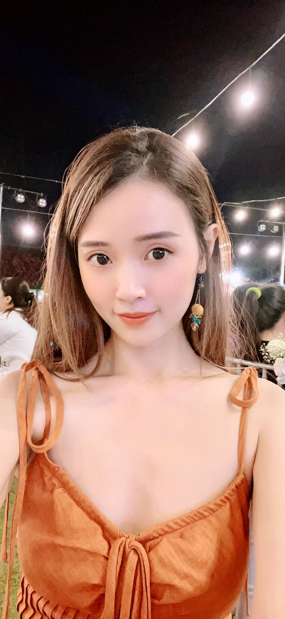 Cụ thể, Midu chia sẻ: “GIẢ VỜ TUYỂN CHƠI - NHƯNG MÀ YÊU THẬT! Nhân ngày đầu tiên của tháng 4, mình chính thức đăng tuyển người yêu nha.”