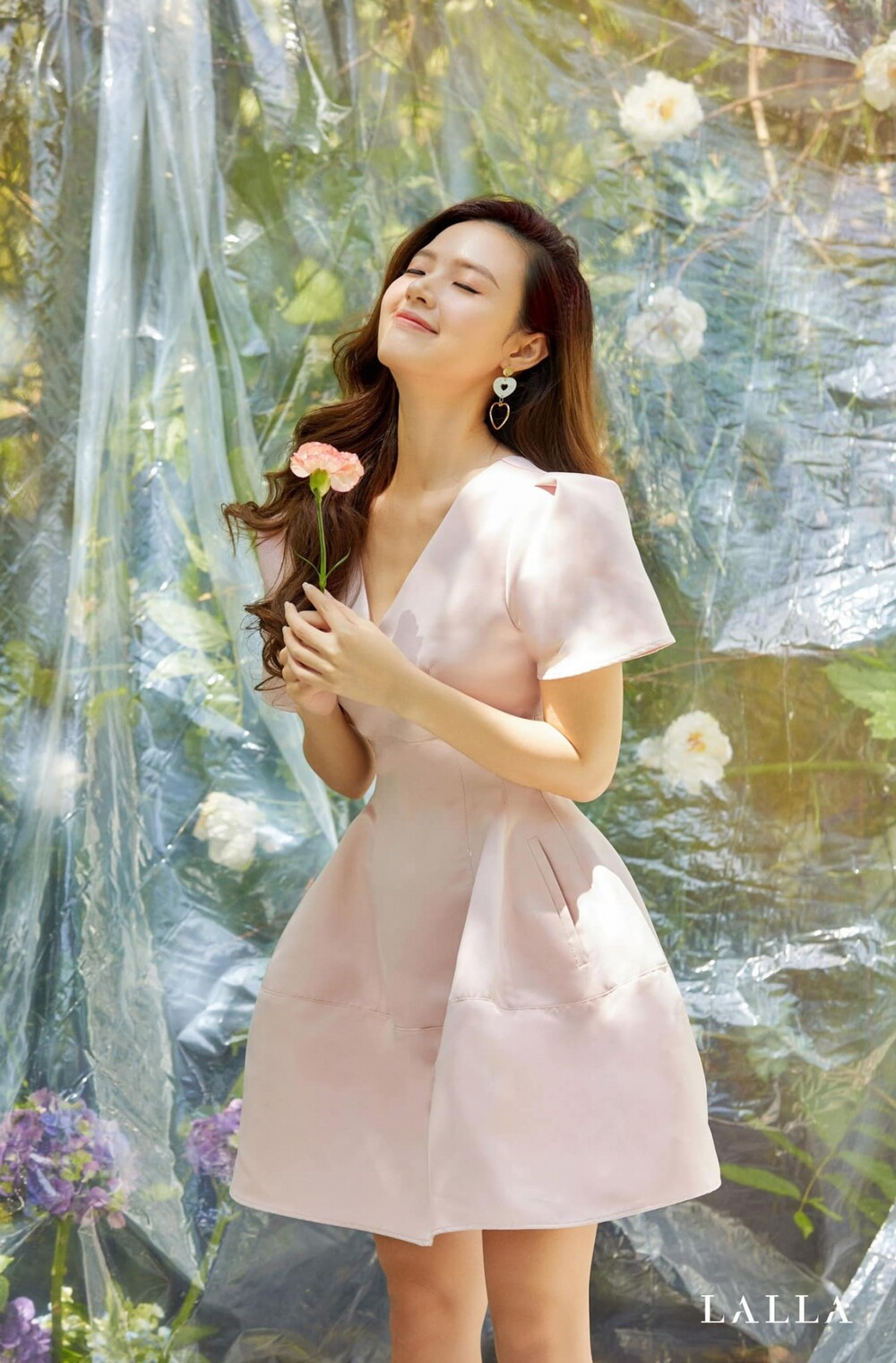 Cụ thể, Midu có viết về mặt tài chính của người yêu tương lai rằng: "Không quan trọng Phương tiện đi lại", "Tài chính không quan trọng"