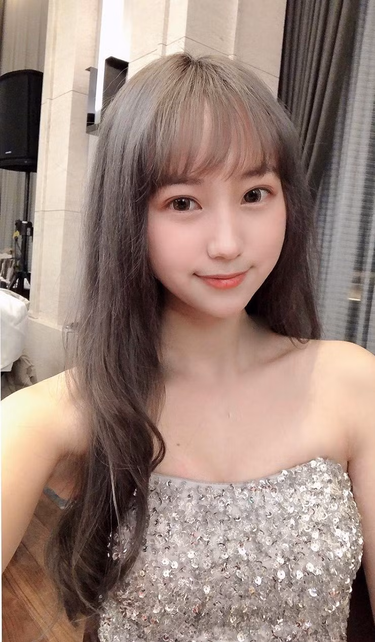 Không cần phải phấn son lộng lẫy, sự ngây thơ và tươi trẻ của Ân Ân nhận được rất nhiều lượt yêu thích từ cư dân mạng.