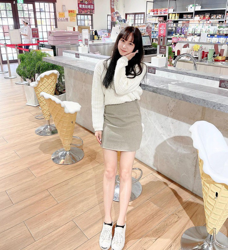 Trang Instagram của Ân Ân có hơn 85.000 lượt theo dõi, trên các nền tảng khác cũng có đông đảo fan hâm mộ.