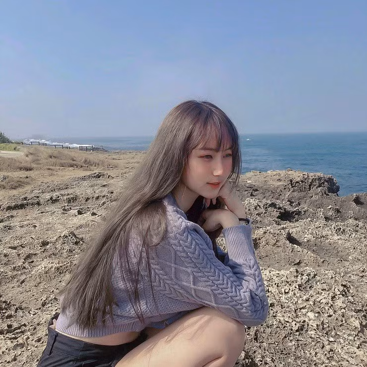 Theo tìm hiểu của netizen, danh tính của cô nàng đó là Ân Ân (20 tuổi) đến từ Đài Loan.